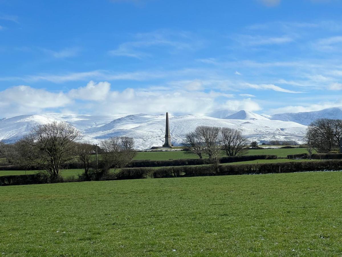 4 Bedroom Detached Farmhouse Mountain Views Beaumaris Bagian luar foto